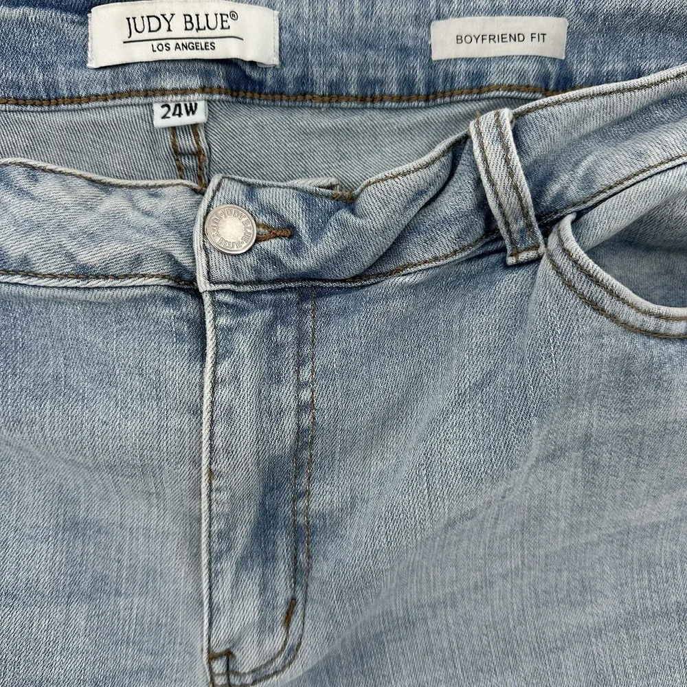 Judy Blue Light Wash Distressed Boyfriend Fit Jeans Grunge Revival Women Plus 24